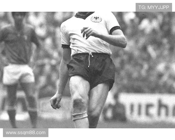 足球巨星纷争新篇章 世界顶级球员争锋对决未来格局探讨