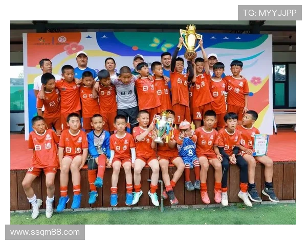 足球星小球迷是谁？探索明星球员背后的年轻支持者群体